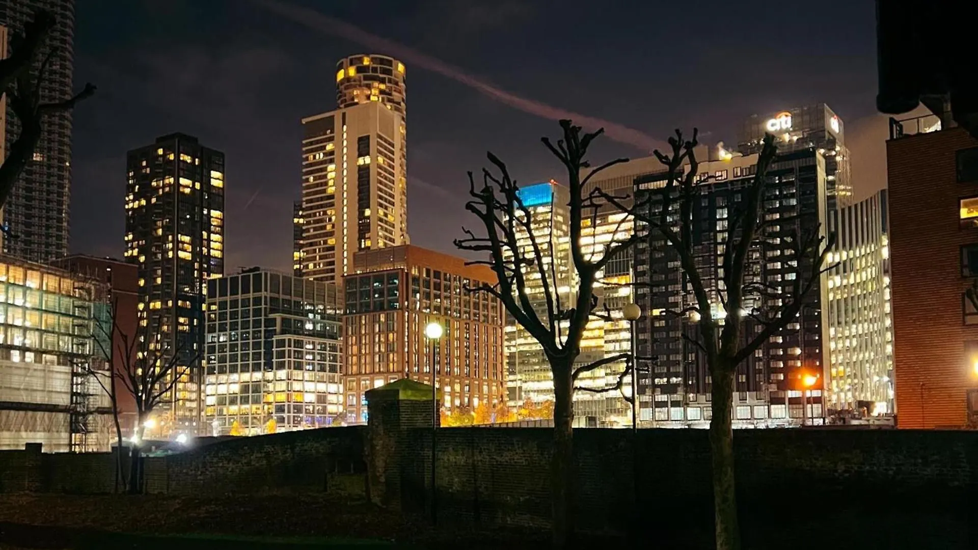 Private Garden Property London Canary Wharf East Апартаменты