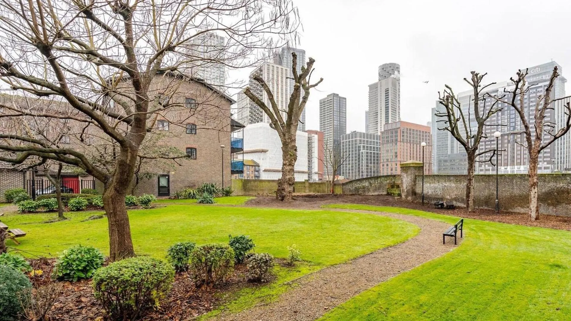Private Garden Property London Canary Wharf East