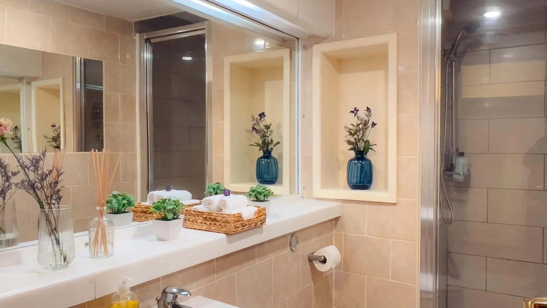 Апартаменты Private Garden Property London Canary Wharf East